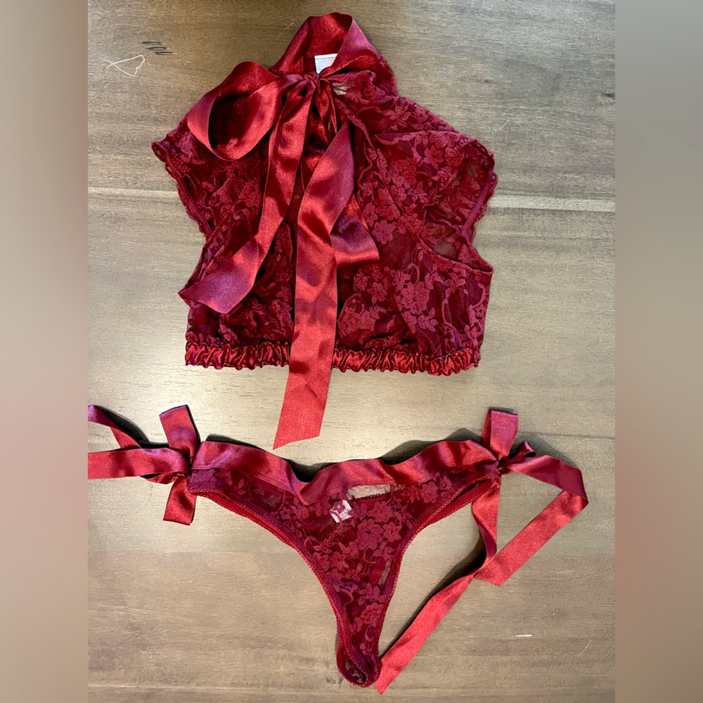 VTG Elegant Moments lace 2 piece set